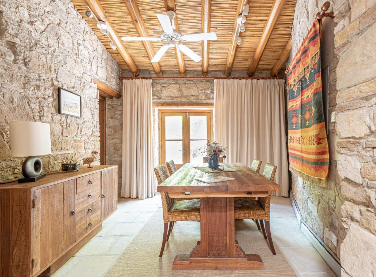 The Carob Tree Villa - Rustic Luxury Home With Access To Pool And Restaurant 拉纳卡 外观 照片