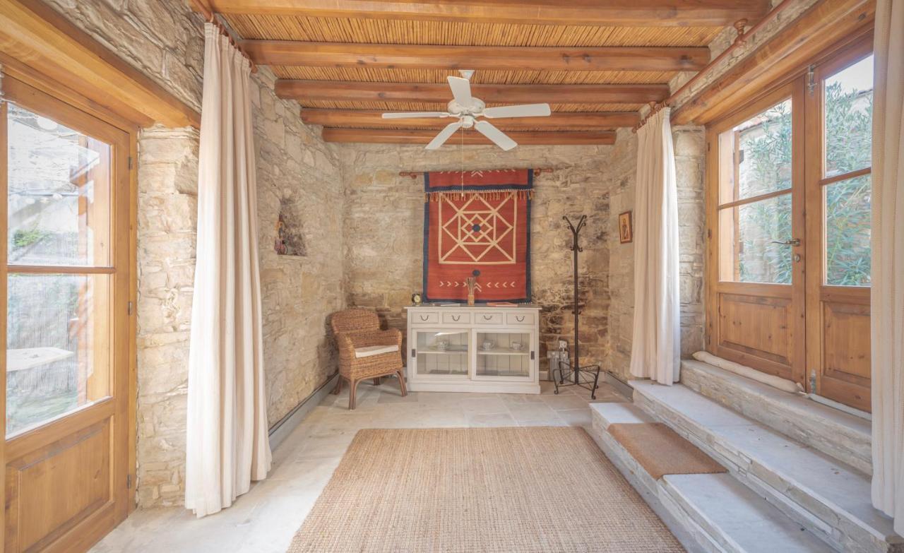 The Carob Tree Villa - Rustic Luxury Home With Access To Pool And Restaurant 拉纳卡 外观 照片